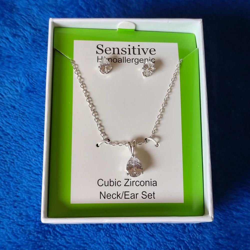 JC Penny Hypoallergenic Teardrop Cubic Zirconia Necklace Earring Set